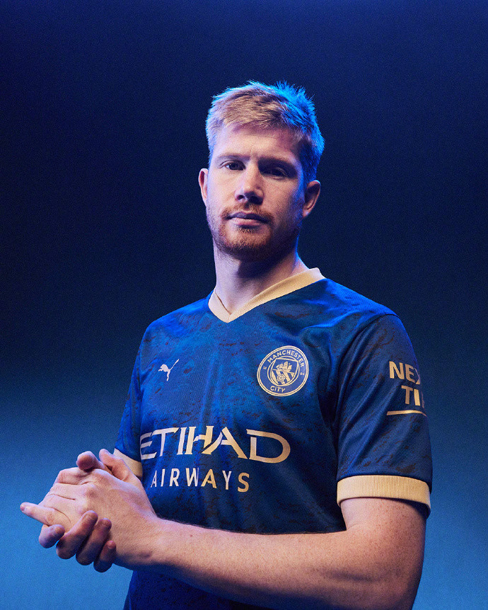 瑞奇·韩德森在比赛中多次利用虚假跑垒诱使对手失误，展现高智商