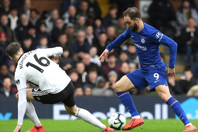 快船最新伤病报告：哈登右肩酸痛 对阵尼克斯出战成疑